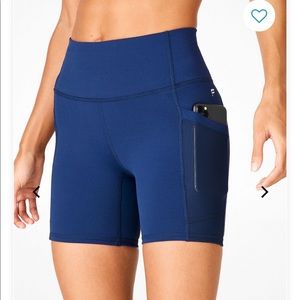 FABLETICS High-Waisted Pocket Short 6" - M